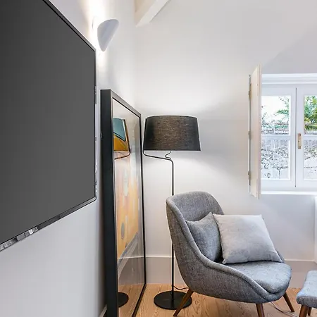 Door 65 - Historical Center Porto