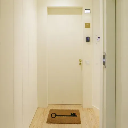 Door 65 - Historical Center Porto