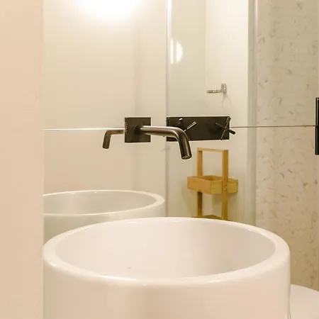 Door 65 - Historical Center Daire