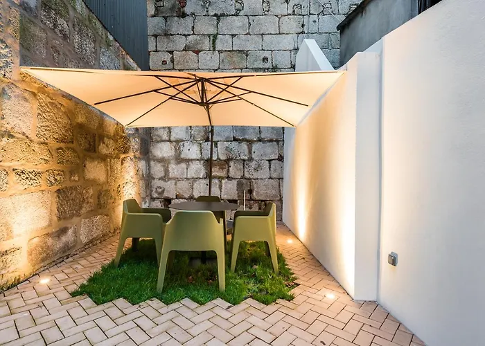 Door 65 - Historical Center 포르투