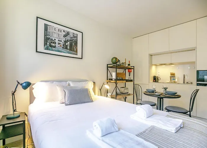 Door 65 - Historical Center * 포르투