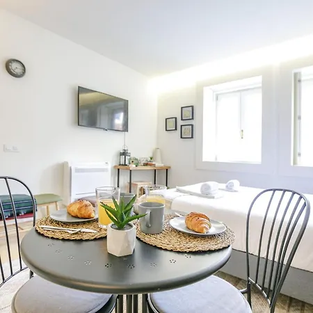 Door 65 - Historical Center Apartment