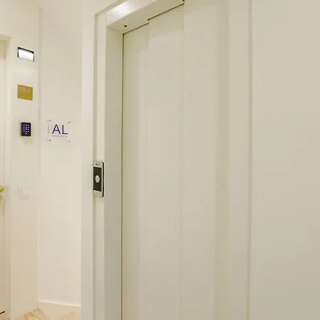 Door 65 - Historical Center 公寓